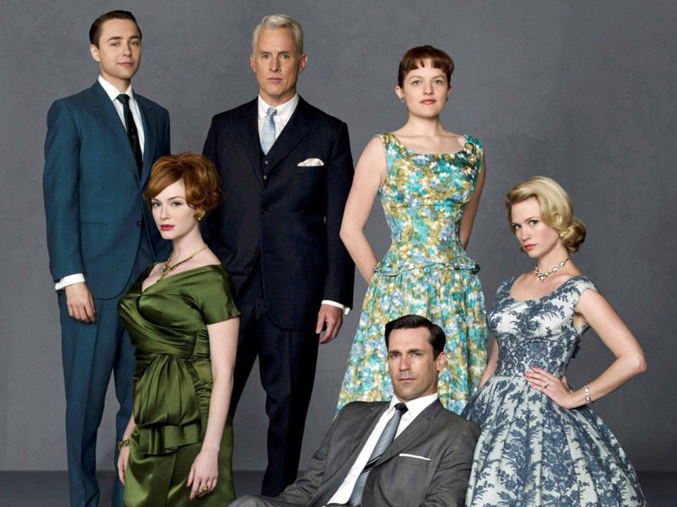 Die Erfolgsserie "Mad Men" über eine verqualmte Werbeagentur im New York der 60er-Jahre strotzt nur so vor überholten Klischees und macht trotzdem oder gerade deswegen Spaß: Auf der einen Seite gibt es Männer, die karrieregeil, triebgesteuert und arrogant sind, auf der anderen Seite üppige, devote und angepasste Frauen, die trotzdem ein Stück vom Kuchen abhaben wollen. (Bild-Copyright: Moviestore Collection/REX/Shutterstock)