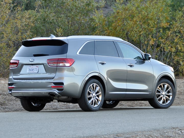 2016 Kia Sorento Limited V6 rear quarter right photo