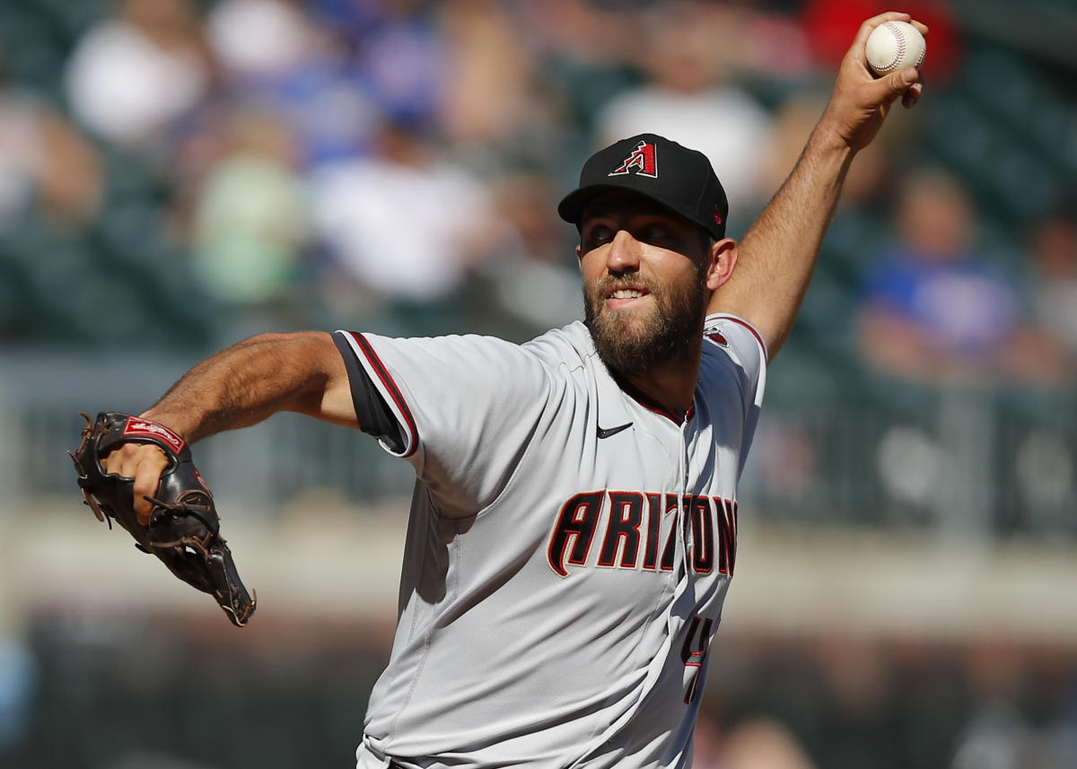 WS2014 Gm7: Bumgarner tosses five scoreless innings 