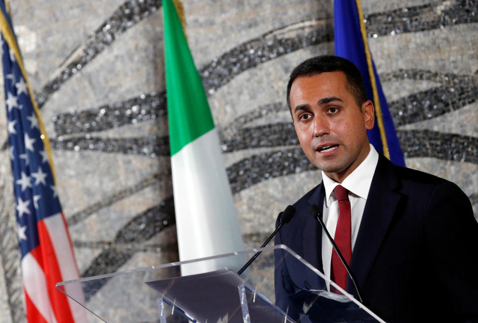 C'è chi avanza il nome di Luigi Di Maio. Ad aprire al ministro degli Esteri è stata l'ex ministra Teresa Bellanova: "Non poniamo né subiamo veti" neanche su Di Maio, ha fatto sapere la senatrice di Italia Viva. Di Maio, d'altro canto, ha ribadito il supporto a Conte. (REUTERS/Guglielmo Mangiapane/Pool)