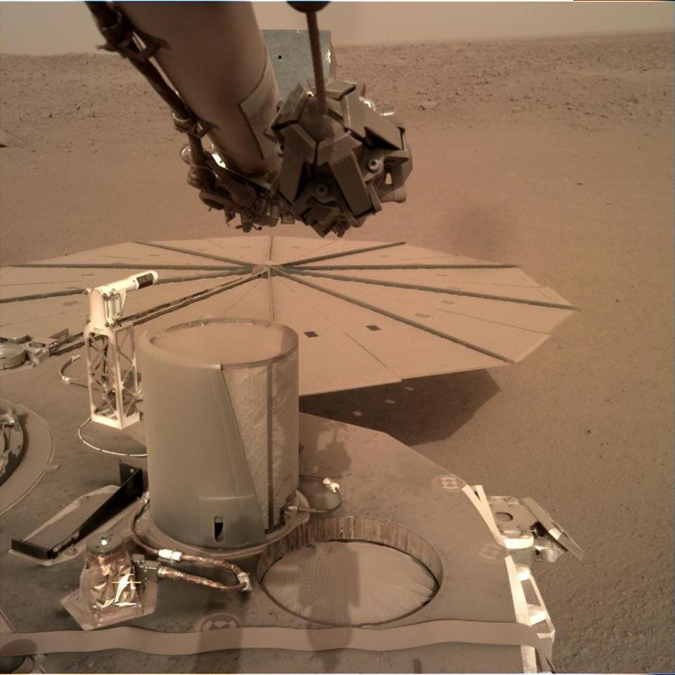 mars insight lander nasa solar panels dust