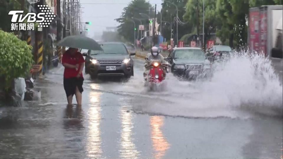 在台灣多水災的極端氣候，也要注意避免買到泡水車。(圖片來源/ TVBS)