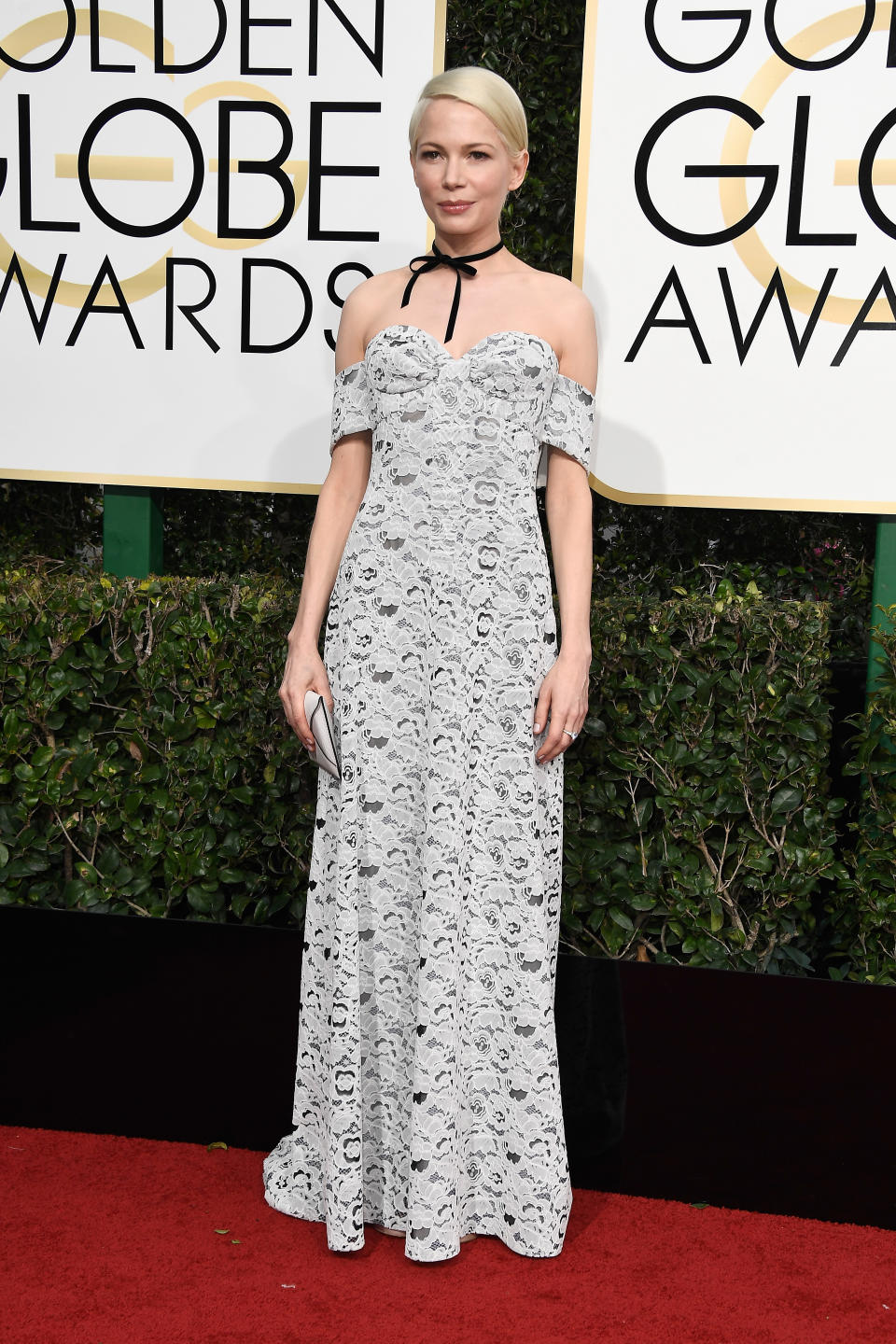 <p>Pese a que no se llevó el Globo de Oro por 'Manchester frente al mar' (2016), Michelle Williams deslumbró con este diseño de encaje blanco. ¿Su creador? Louis Vuitton. ¡Menudo acierto! (Foto: Frazer Harrison / Getty Images)</p> 