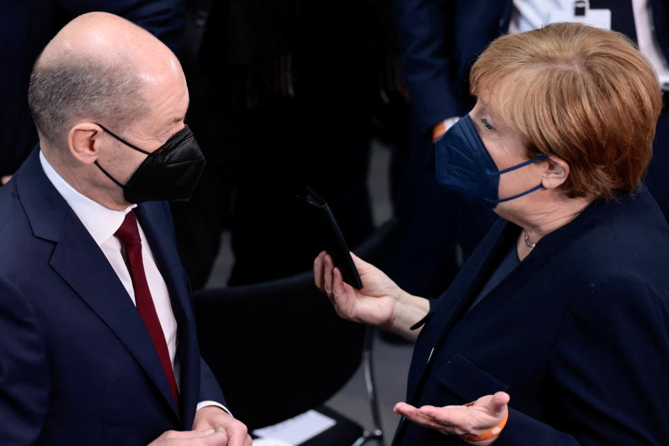 Olaf Scholz und Angela Merkel (Bild: REUTERS/Hannibal Hanschke)