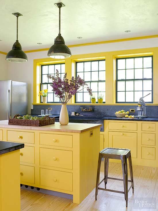 No matter where you live or the age of your house, you can re-create the bygone charisma and rural charm of a farmhouse kitchen. These eye-catching farmhouse kitchen designs will show you how.