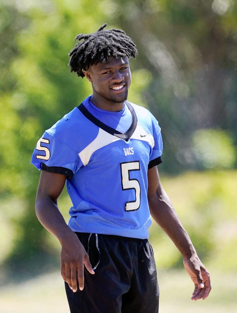 Mainland's Zavier Mincey during spring football practice at the school, Monday, April 25, 2022.