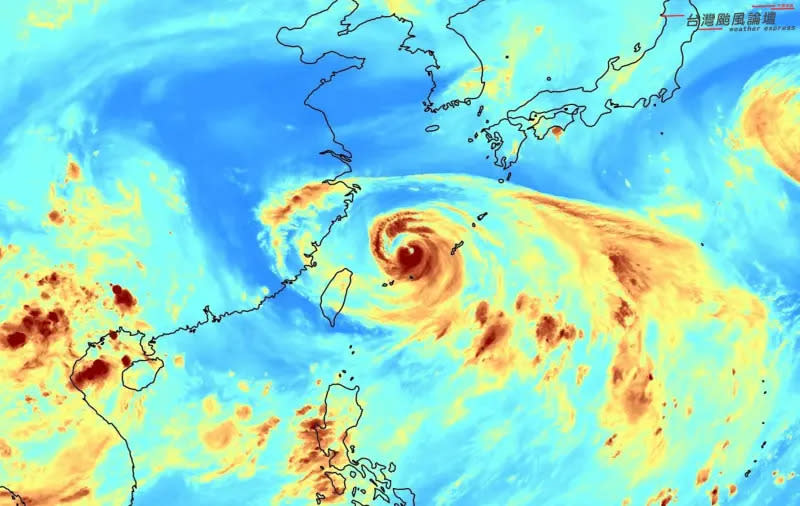 ▲「台灣颱風論壇｜天氣特急」表示，卡努颱風結構調整中，但無論怎麼變，風場還是相當大。（圖/台灣颱風論壇｜天氣特急臉書）