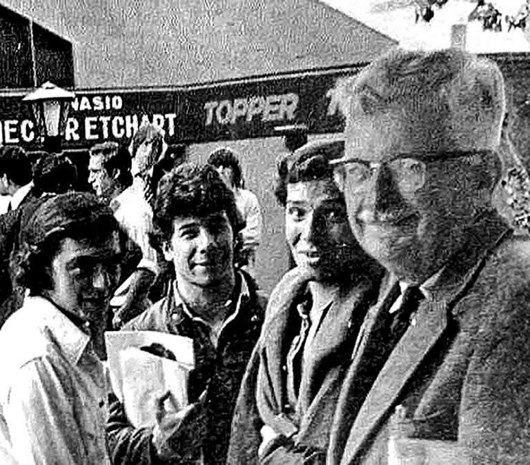 Una postal de 1979, en un partido entre los Pumas y los Wallabies en cancha de Ferro: Jorge Búsico, junto a Ezequiel Fernández Moores, Adrián Villegas y el inolvidable Free Lance, decano del periodismo de rugby