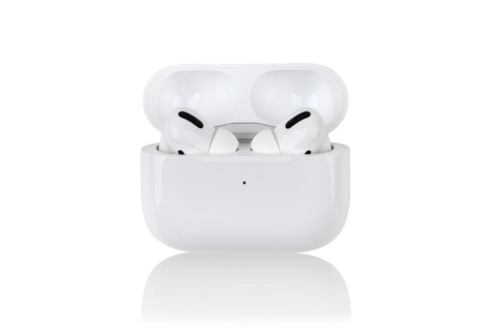 Satter Klang ohne störende Nebengeräusche: Heute gibt es die beliebten AirPods Pro von Apple bei Amazon für unter 200 Euro.  (Bild: Getty)