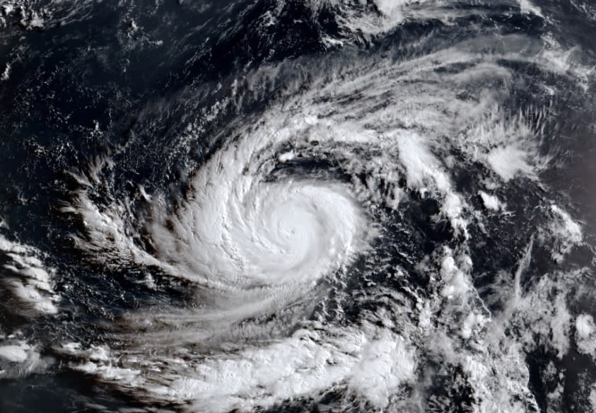 第二號颱風「瑪娃」。圖取自鄭明典Facebook