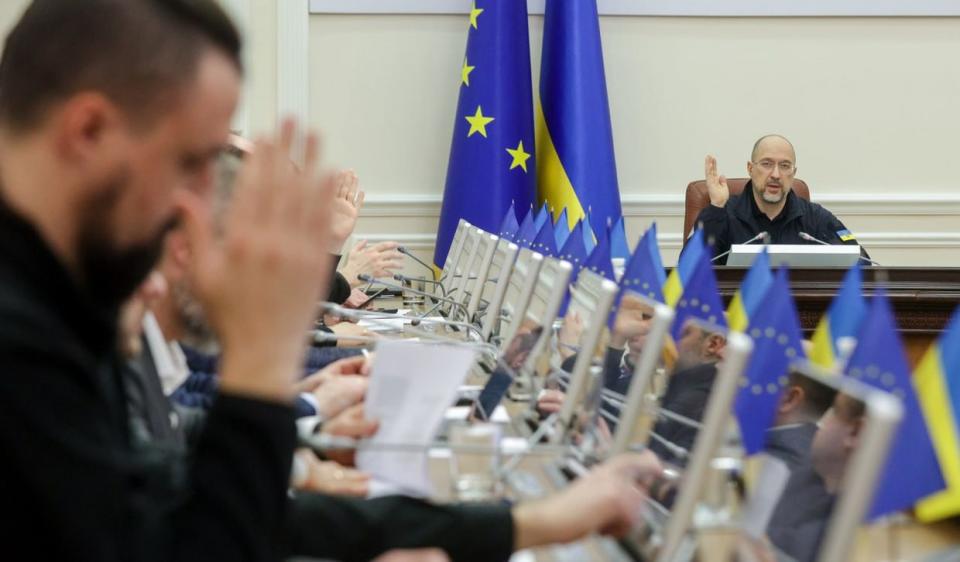 Ukrainian Prime Minister Denys Shmyhal (center) meets with Ukraine's Cabinet of Ministers on Feb. 6, 2024 (Shmyhal/Telegram) 