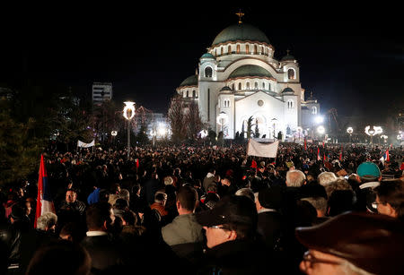 Supporters of Serbian President Aleksandar Vucic and Russian President Vladimir Putin stand in front of St Sava temple in Belgrade, Serbia, January 17, 2019. REUTERS/Bernadett Szabo