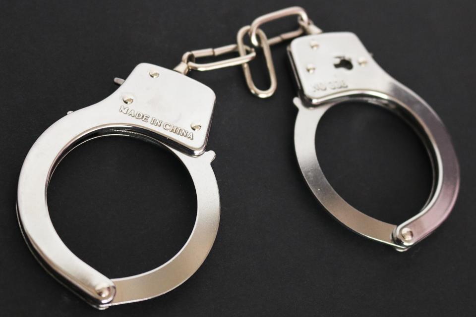 General image of handcuffs (Photo: rawpixel.com)
