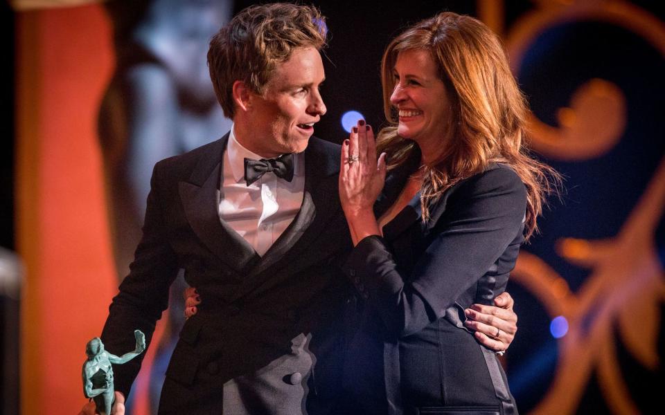 Eddie Redmayne und Julia Roberts