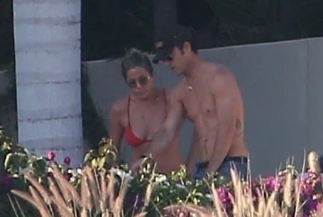 The last photo of Aniston and Theroux as a couple, snapped in Los Cabos over New Year’s. (Photo: Backgrid)