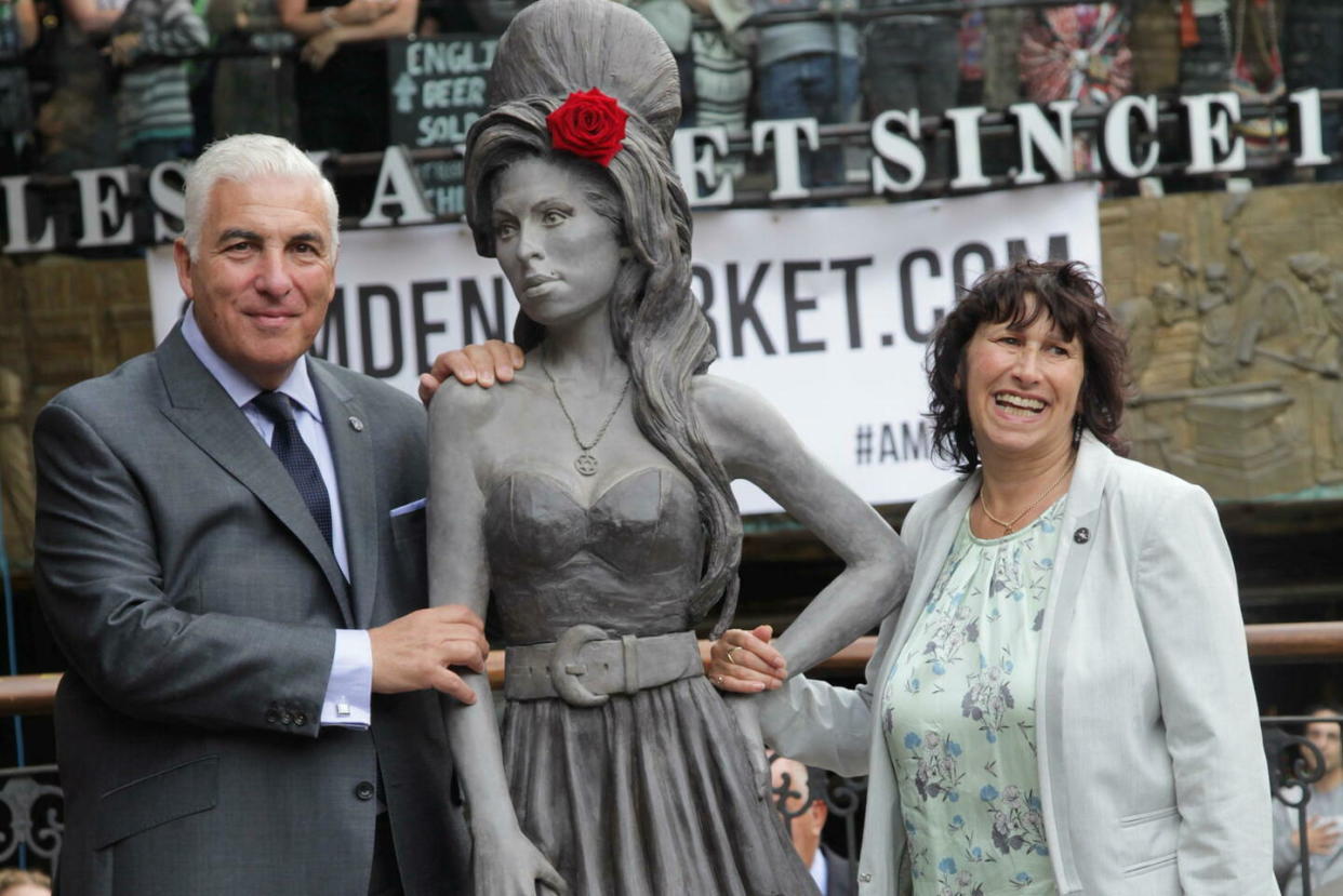 Les parents d'Amy Winehouse, Mitch et Janice, entourant la statue de leur fille au marché de Camden lors de son inauguration en 2014.  - Credit:Photoshot / UPPA / VISUAL Press Agency/Cover Images