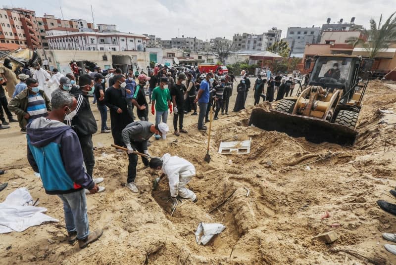 Palestinian health workers unearth bodies of Palestinians buried in Nasser Hospital compound, after the Israeli Defense Forces (IDF) withdrew from the area in Khan Yunis, southern Gaza Strip. Omar Naaman/dpa