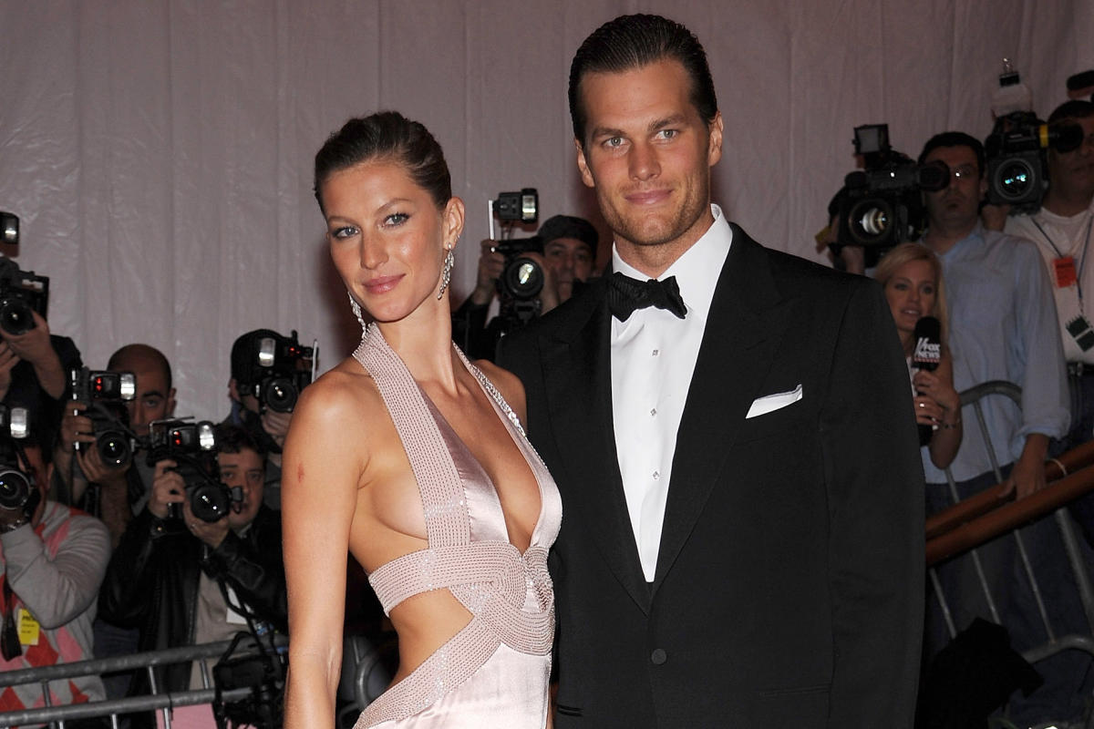 Tom Brady dances at Super Bowl ring party with 'date' Gisele Bundchen