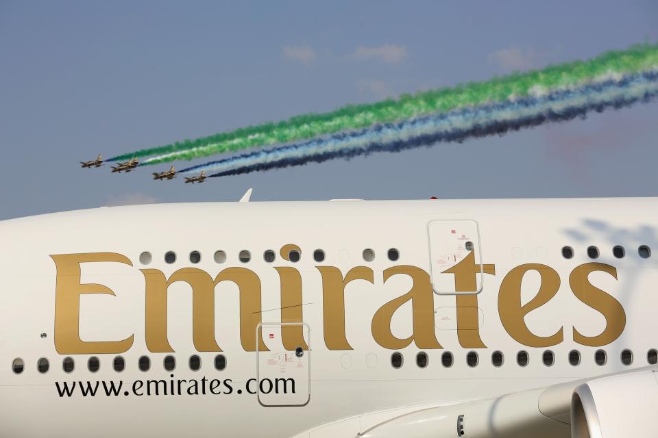 Das Flugunternehmen Emirates hat für US-Flüge Änderungen beim Personal durchführen müssen. (Bild: Getty Images)
