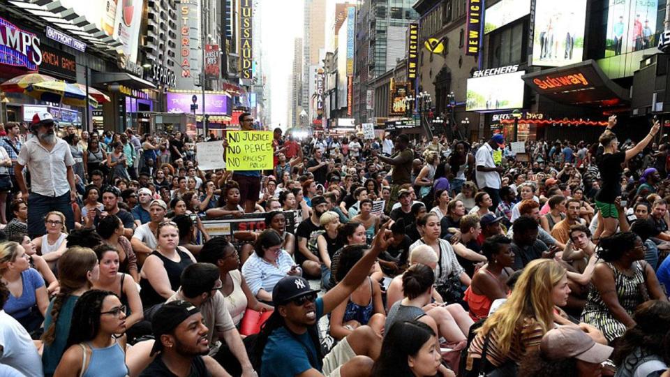 Thousands crowd New York City in protest