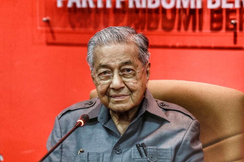 Tun Dr Mahathir Mohamad speaks during a press conference at Yayasan Selangor building in Petaling Jaya May 29, 2020. — Picture by Ahmad Zamzahuri