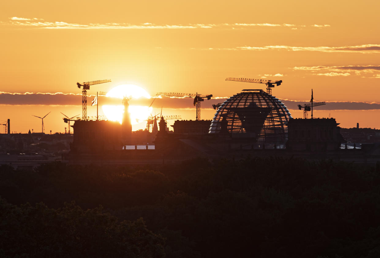 29 May 2020, Berlin: The sun rises in the early morning behind the Reichstag building. Photo: Fabian Sommer/dpa (Photo by Fabian Sommer/picture alliance via Getty Images)