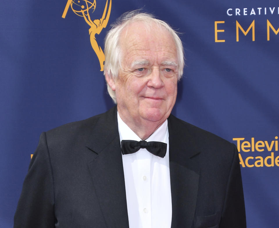 ARCHIVO - Tim Rice llega a los Premios Emmy de Artes Creativas 2018 de la Academia de Televisión en Los Ángeles el 9 de septiembre de 2018. Rice será honrado en el Salón de la Fama de los Compositores el jueves. Rice recibirá el Premio Johnny Mercer, el máximo galardón que otorga el salón. (Foto Vince Bucci/Invision/AP, archivo)