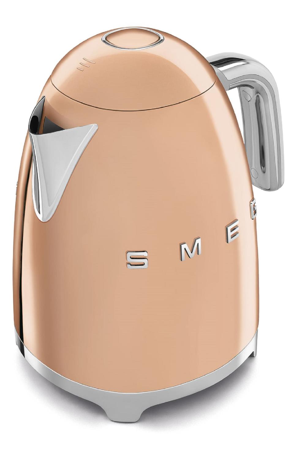 Smeg '50s Retro Style Electric Kettle. Image via Nordstrom.