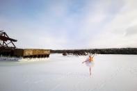 <p>La ballerine russe Ilmira Bagautdinova sur la glace du golfe de Finlande.</p>