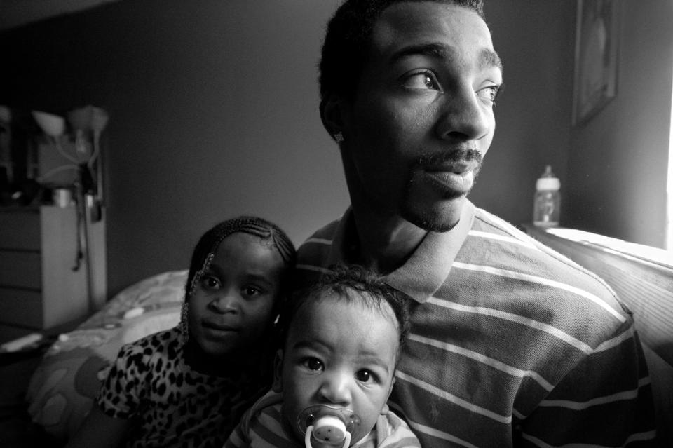 <p>Guy Miller at home with daughter Nijeyah and newborn son Guy Jr., Bronx, N.Y., (Photograph © Zun Lee) </p>