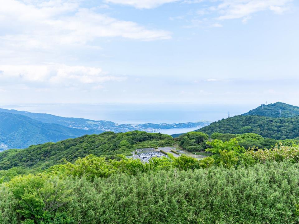 眺望山頂遼闊景色讓人心曠神怡。（富士急行提供）