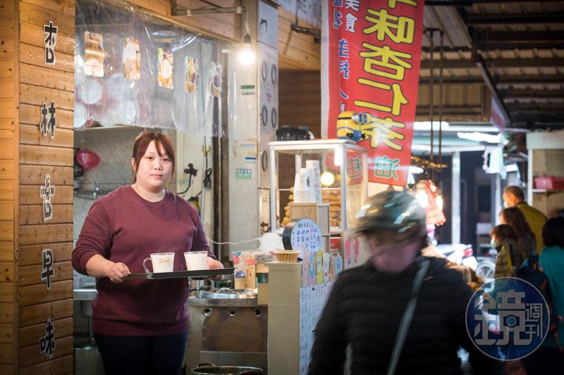 林恩雅從小跟著爸爸擺攤做生意，2年前才點頭接班，在新竹開店。