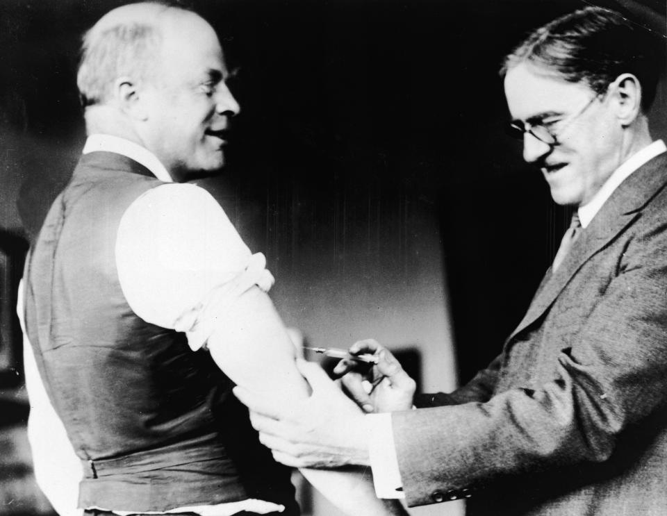 A doctor innoculates Major Peters of Boston against the Spanish Influenza virus during the epidemic, c. 1918. (Photo by Hulton Archive/Getty Images)