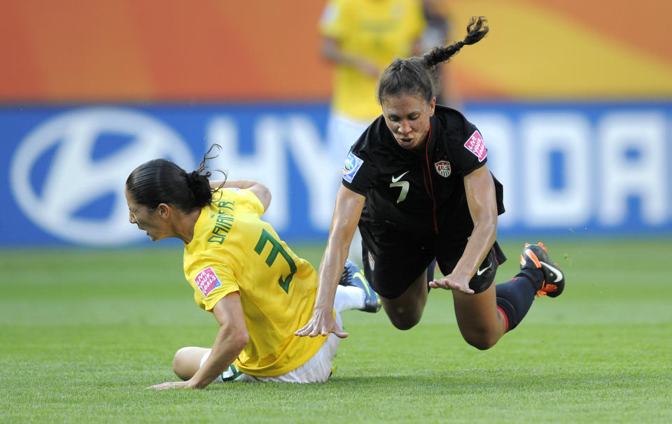 The disruptiveness of Shannon Boxx (7) in the midfield was valuable to the USWNT. (ROBERT MICHAEL/AFP via Getty Images)