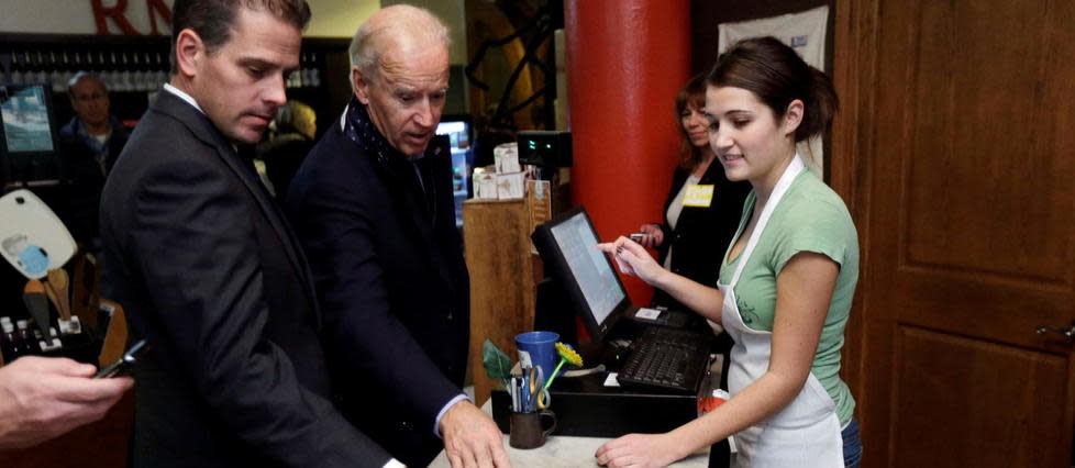  Joe Biden accompagné de son fils Hunter en novembre 2012.
