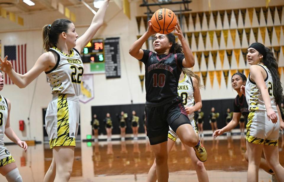 Riverbank’s Chancis Gamez attacks the basket as Hughson’s Jasmin Richardson defends during the Trans Valley League game with Riverbank at Hughson High School in Hughson, Calif., Thursday, Feb. 1, 2024. Andy Alfaro/aalfaro@modbee.com