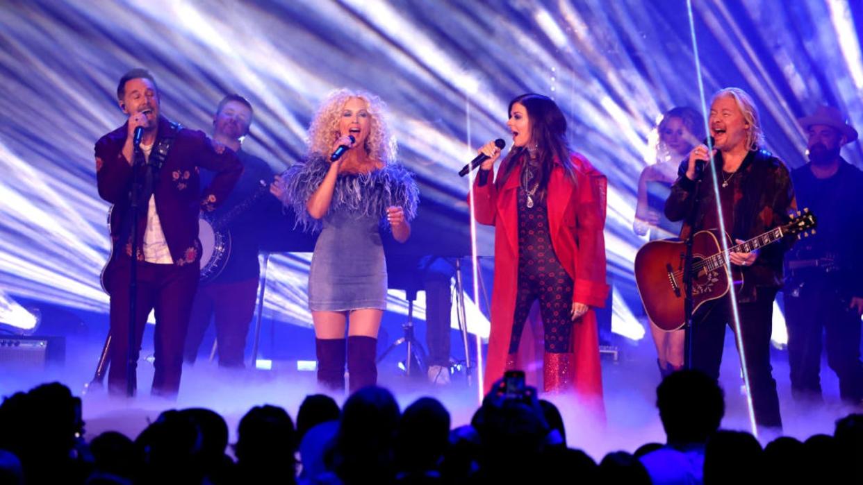 <div>AUSTIN, TEXAS - APRIL 07: (L-R) Jimi Westbrook, Kimberly Schlapman, Karen Fairchild and Philip Sweet of Little Big Town perform onstage during the 2024 CMT Music Awards at Moody Center on April 07, 2024 in Austin, Texas. (Photo by Rick Kern/Getty Images for CMT)</div>