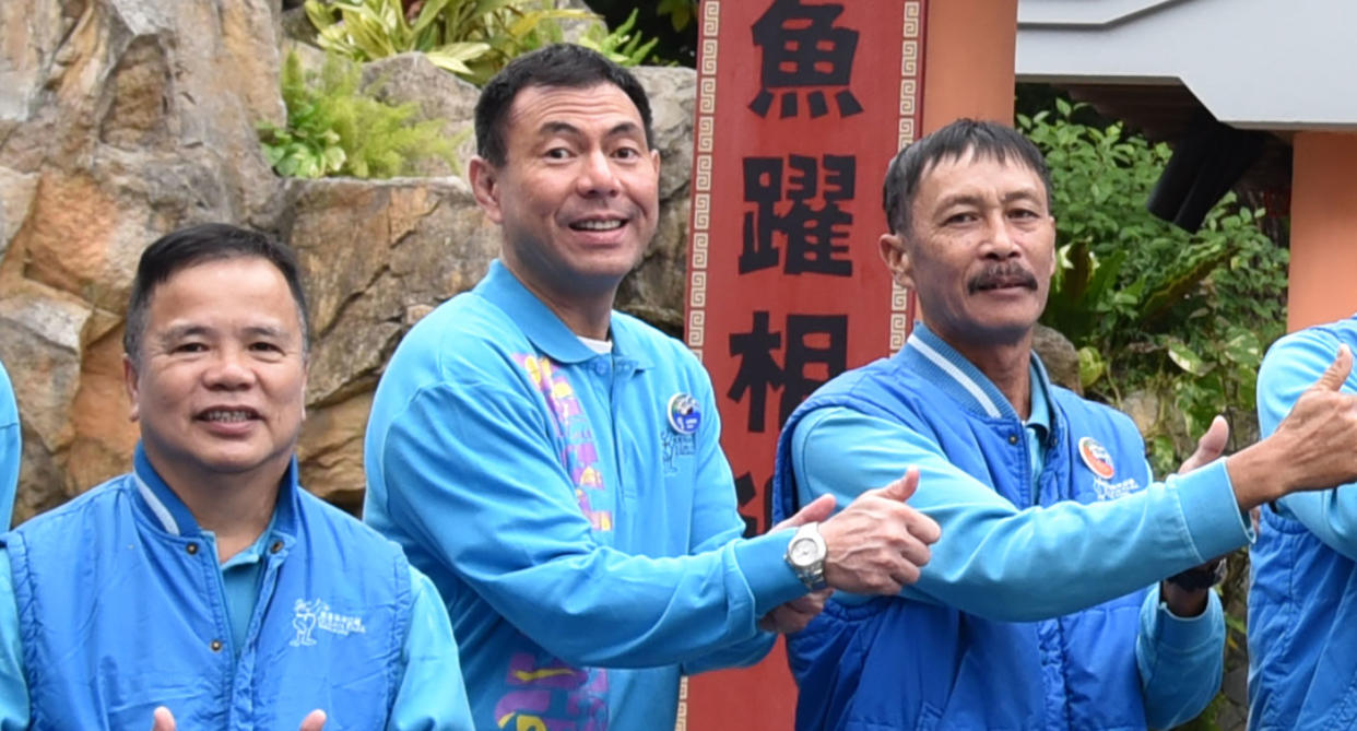 Anthony Chang (centre), Senior Curator of Aquariums at Hong Kong’s Ocean Park. (Photo: Ocean Park)