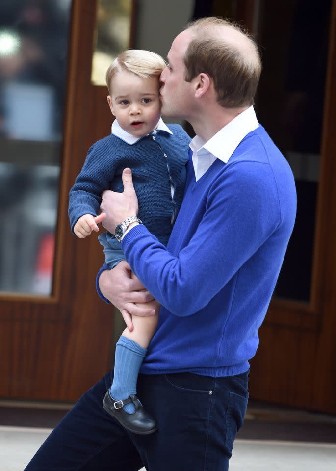 Le prince George était parfait à son arrivée à l'aile Lindo le 2 mai afin de rencontrer sa petite sœur Charlotte. 