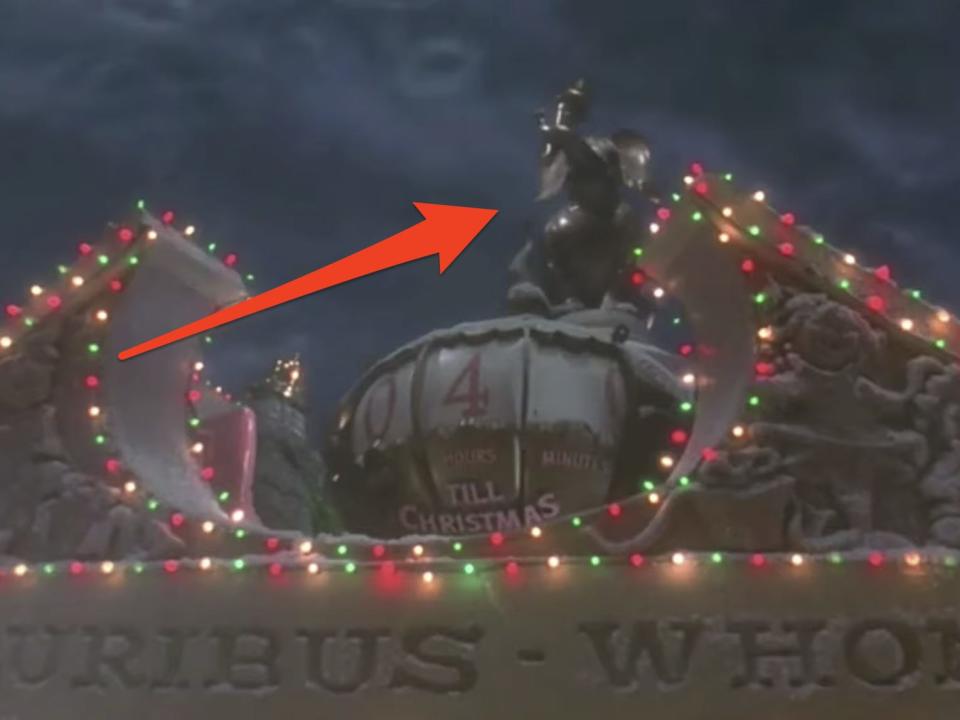 arrow pointing to horton elephant statue in how the grinch stole christmas