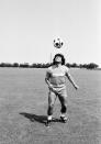 ARCHIVO - En esta foto del 25 de julio de 1984, Diego Maradona durante un entrenamiento con su nuevo equipo, el Napoli de Italia. Maradona ha fallecido de un paro cardíaco, el miércoles 25 de noviembre de 2020, en Buenos Aires. Tenía 60 años. (AP Foto/Massimo Sambucetti, archivo)