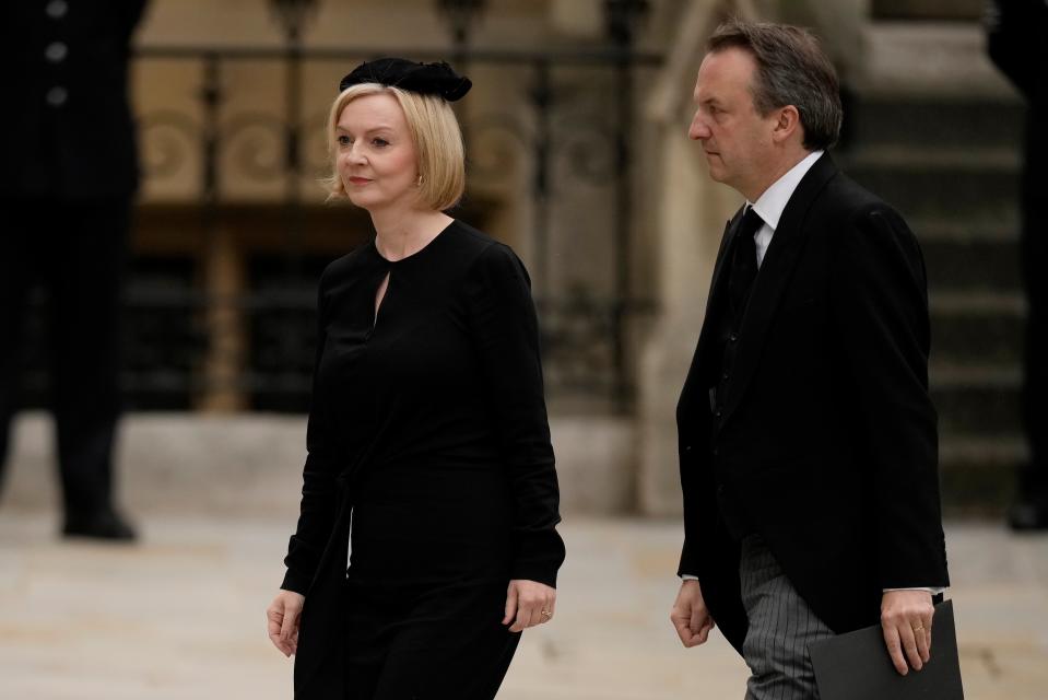 Liz Truss and husband Hugh O’Leary arrive at the Abbey (Getty Images)