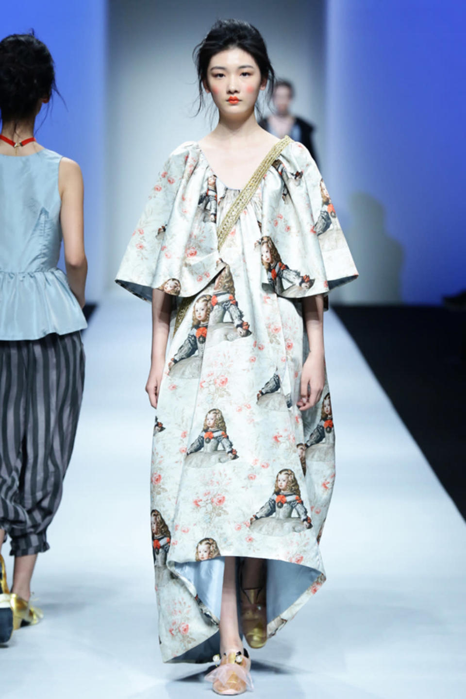 The beauty at Black Spoon RTW Spring 2016 went for the full-on geisha face at Shanghai Fashion Week.