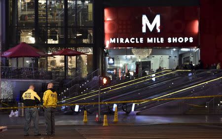 Las Vegas police investigate following a traffic crash in front of the Planet Hollywood Hotel, near the hotel and casino where the Miss Universe pageant was being held, in Las Vegas, Nevada December 20, 2015. REUTERS/David Becker