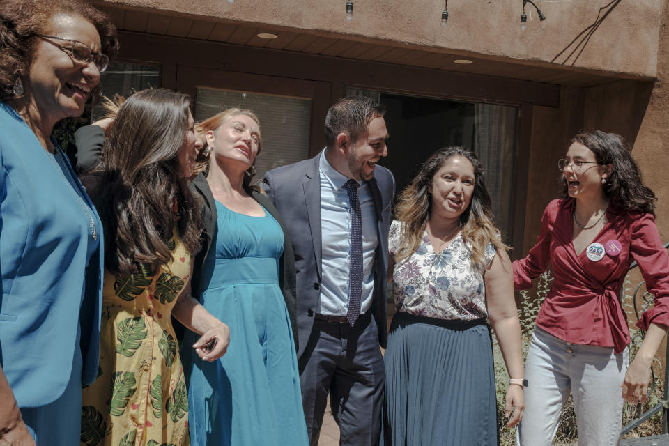 El representante demócrata de Nuevo México Gabriel Vasquez en el Centro Cultural Nacional Hispano de Albuquerque, Nuevo México, el 24 de junio de 2024. (Ramsay de Give/The New York Times)