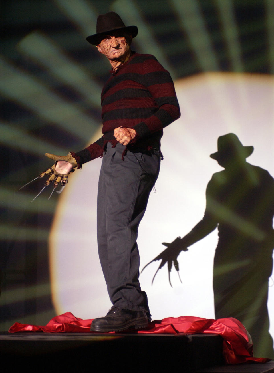 Robert Englund como Freddy Krueger en una promoción de la película 