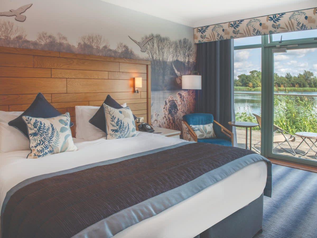Enjoy calming views over the water from the comfort of your bed (De Vere Cotswold Water Park)