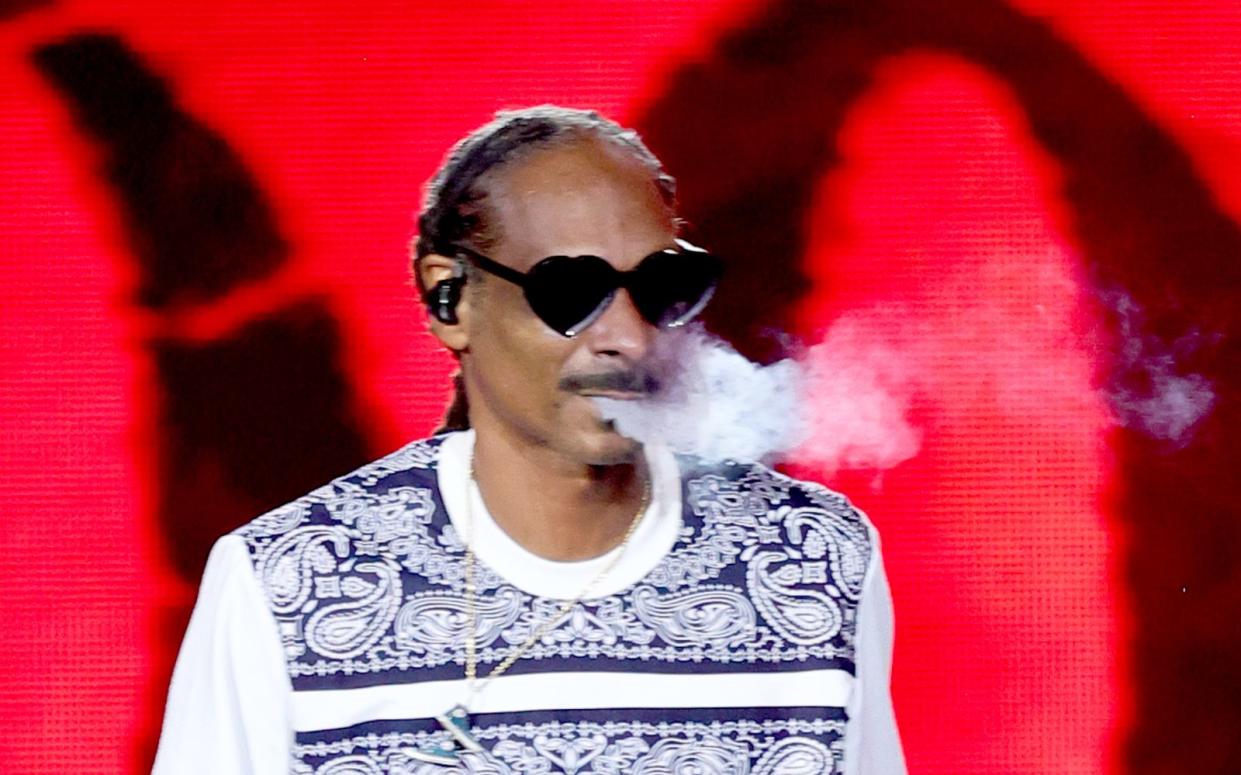 Er will das Rauchen aufgeben: Rapper Snoop Dogg (52) wirbelt mit dieser Neuigkeit seine Fans in den sozialen Medien auf. (Bild: 2023 Getty Images/Theo Wargo)