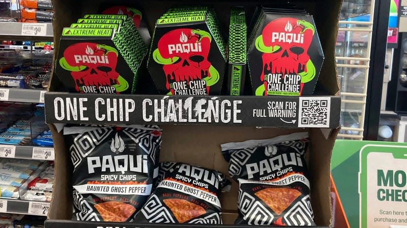 Paqui “One Chip Challenge” chips are displayed at a 7-Eleven store in Boston on Sept. 7, 2023 - Photo: AP Photo/Steve LeBlanc, File (AP)