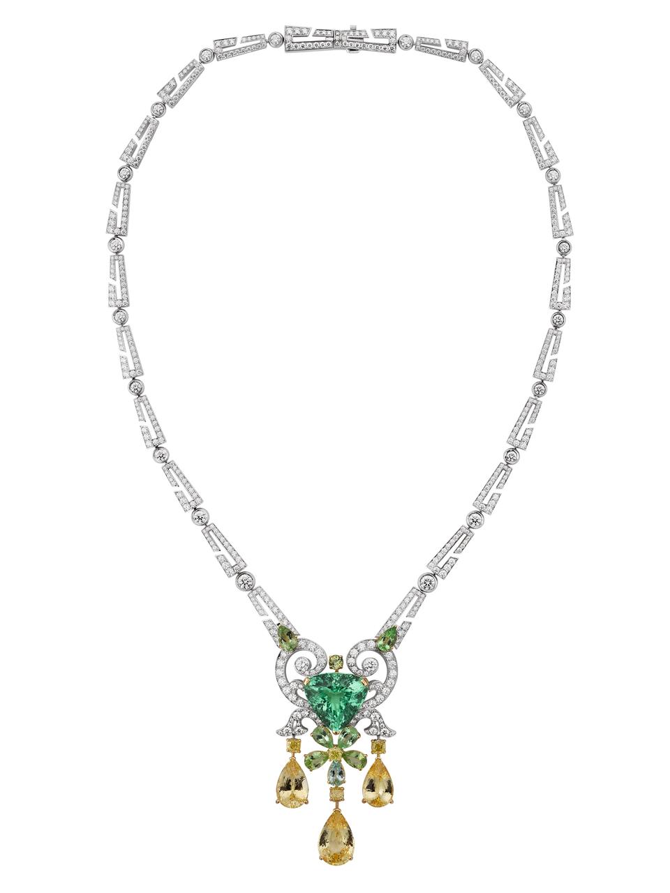 A Labirinti Gucci necklace.